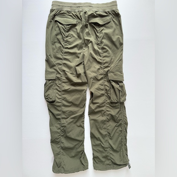 Lululemon Athletica Dance Studio Relaxed-Fit Mid-Rise Cargo Pant Army Green M - Picture 8 of 8